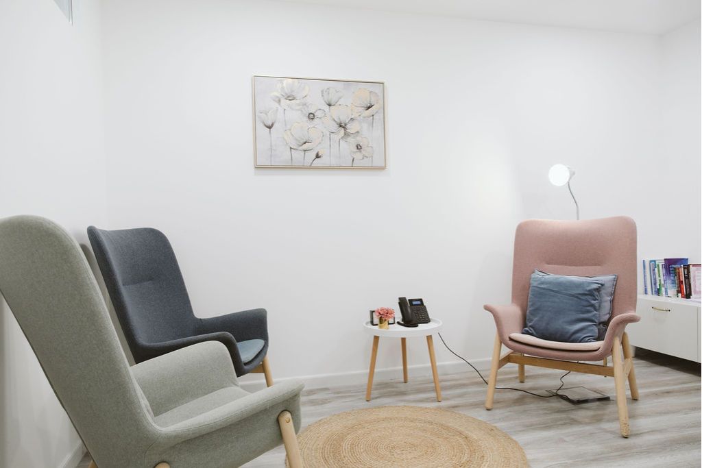 Private therapy room at Vivamus psychology clinic in Dubai