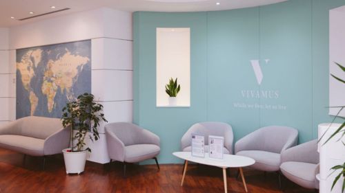 Reception lounge of Vivamus psychology clinic in Dubai Healthcare City, featuring modern seating and calming interior design